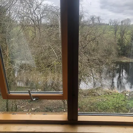 Cat's By The River Holiday home